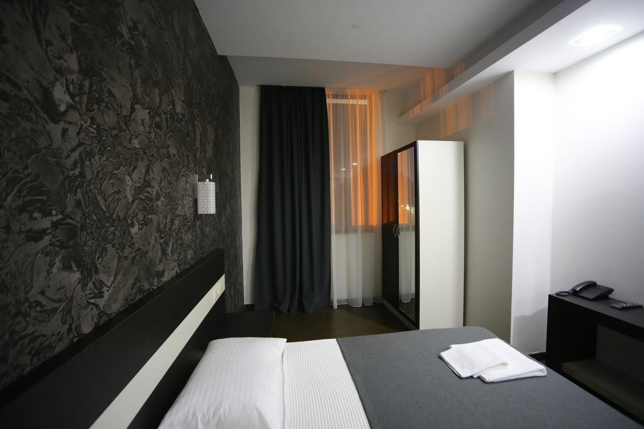 West Tower Hotel Kutaissi Exterior foto